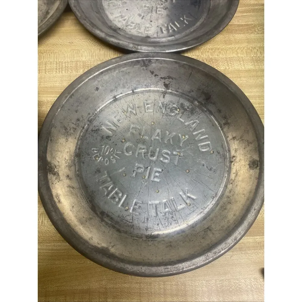 Set Of 4 Vintage New England and Table Talk Flaky Pie Crust Pie Tins